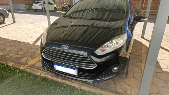 FORD FIESTA 1.6 TITANIUM HATCH 16V FLEX 4P POWERSHIFT FORD FIESTA 1.6 TITANIUM HATCH 16V FLEX 4P POWERSHIFT